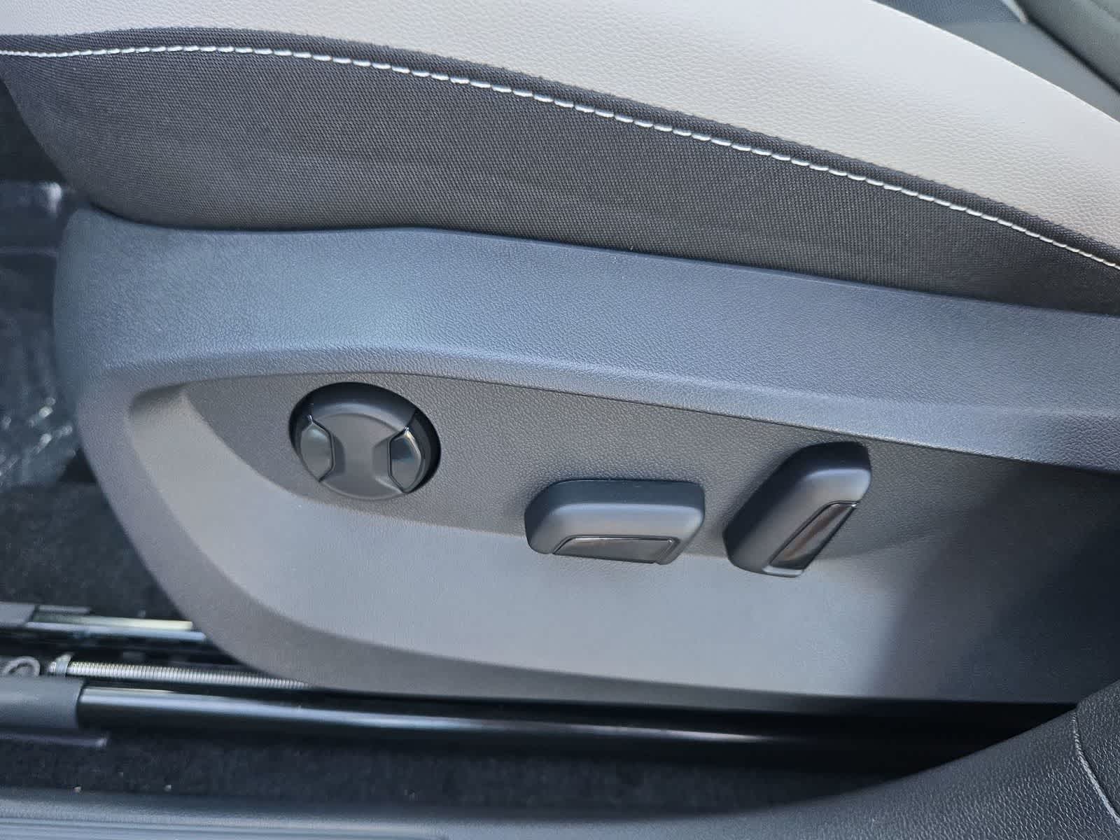 Thumbnail: 2025 Volkswagen Taos - 18