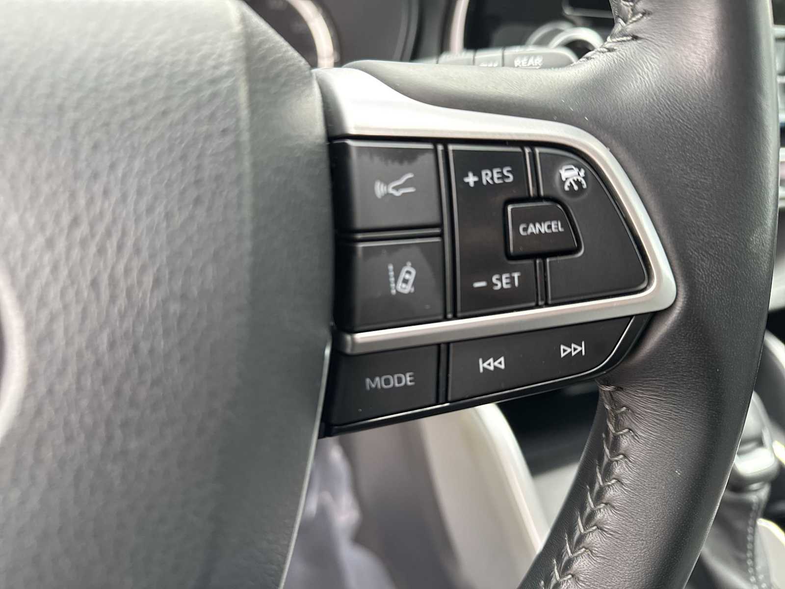 Thumbnail: 2023 Toyota Highlander - 24