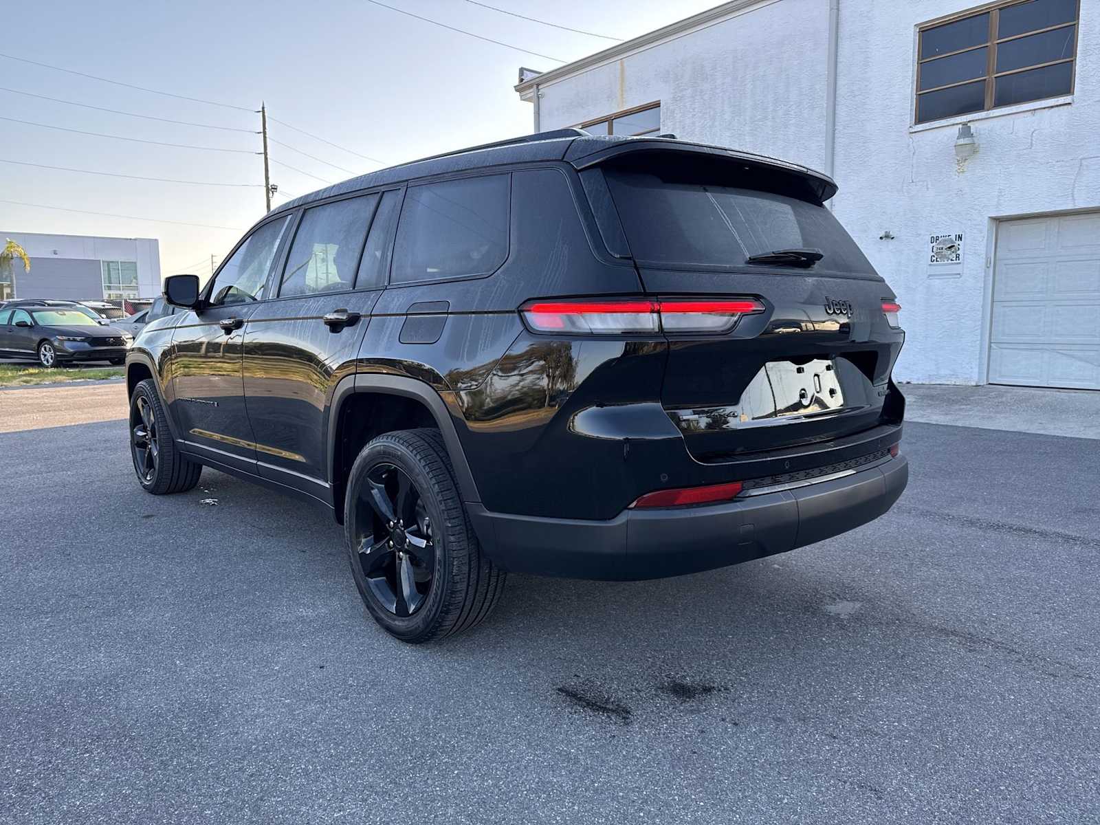 Thumbnail: 2023 Jeep Grand Cherokee - 4