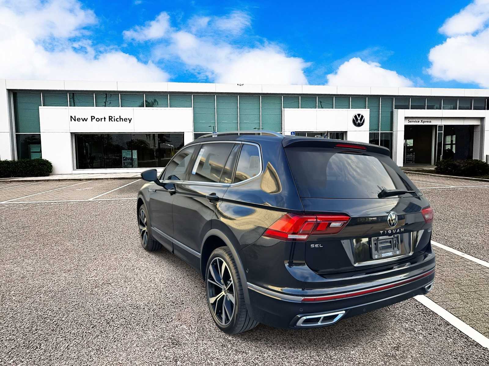 Thumbnail: 2023 Volkswagen Tiguan - 6