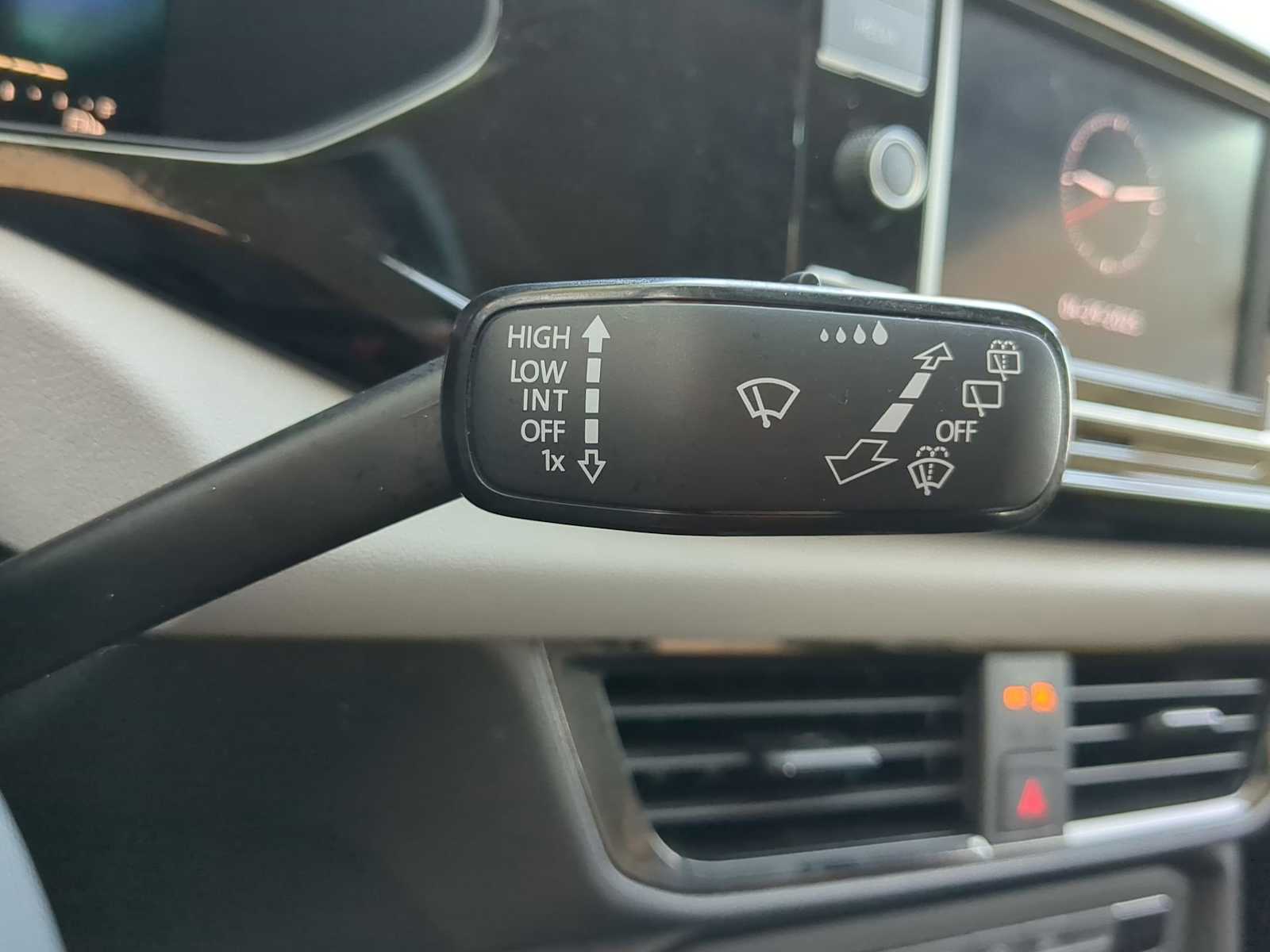 2022 Volkswagen Taos S 23