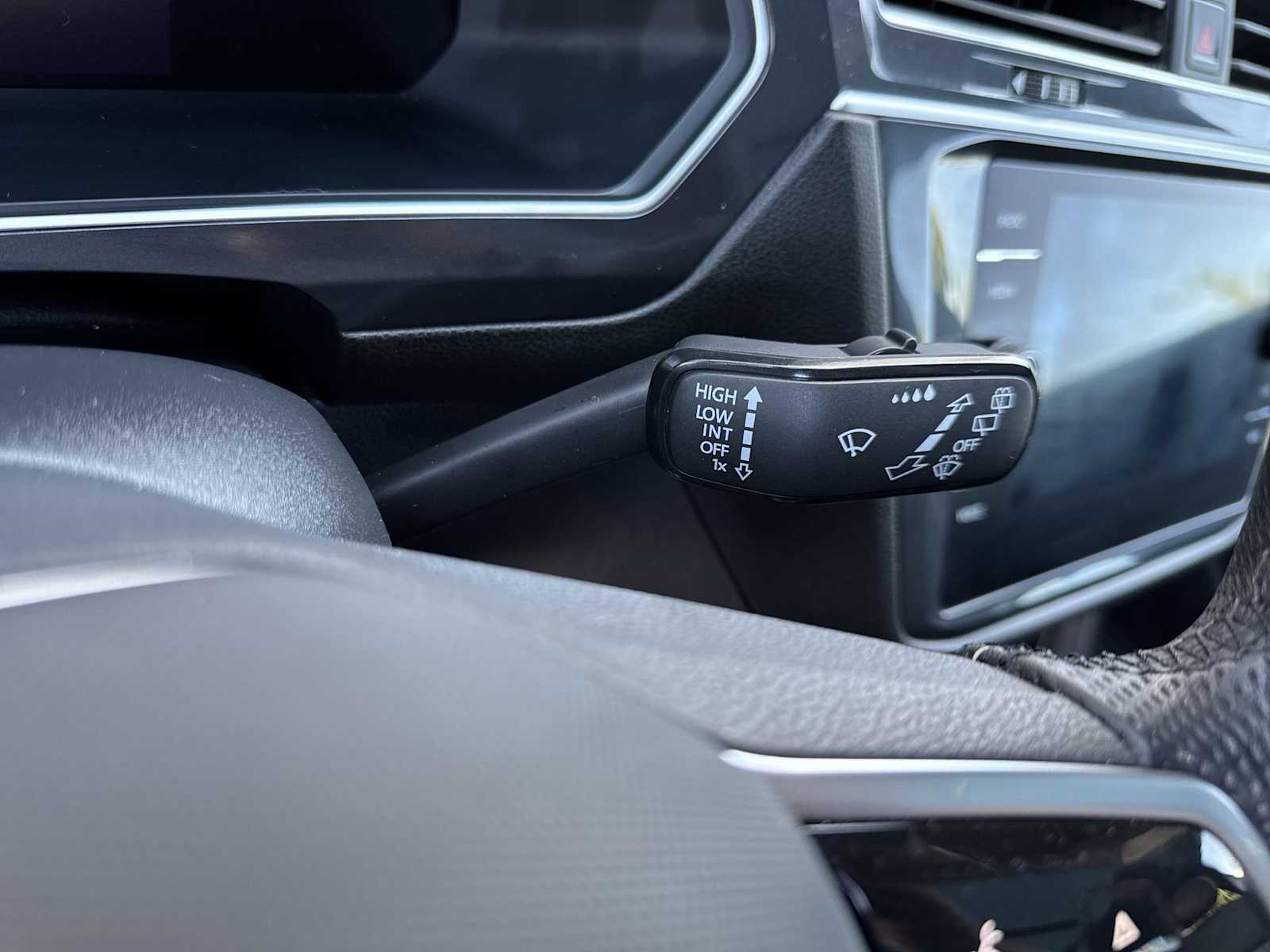 Thumbnail: 2023 Volkswagen Tiguan - 31