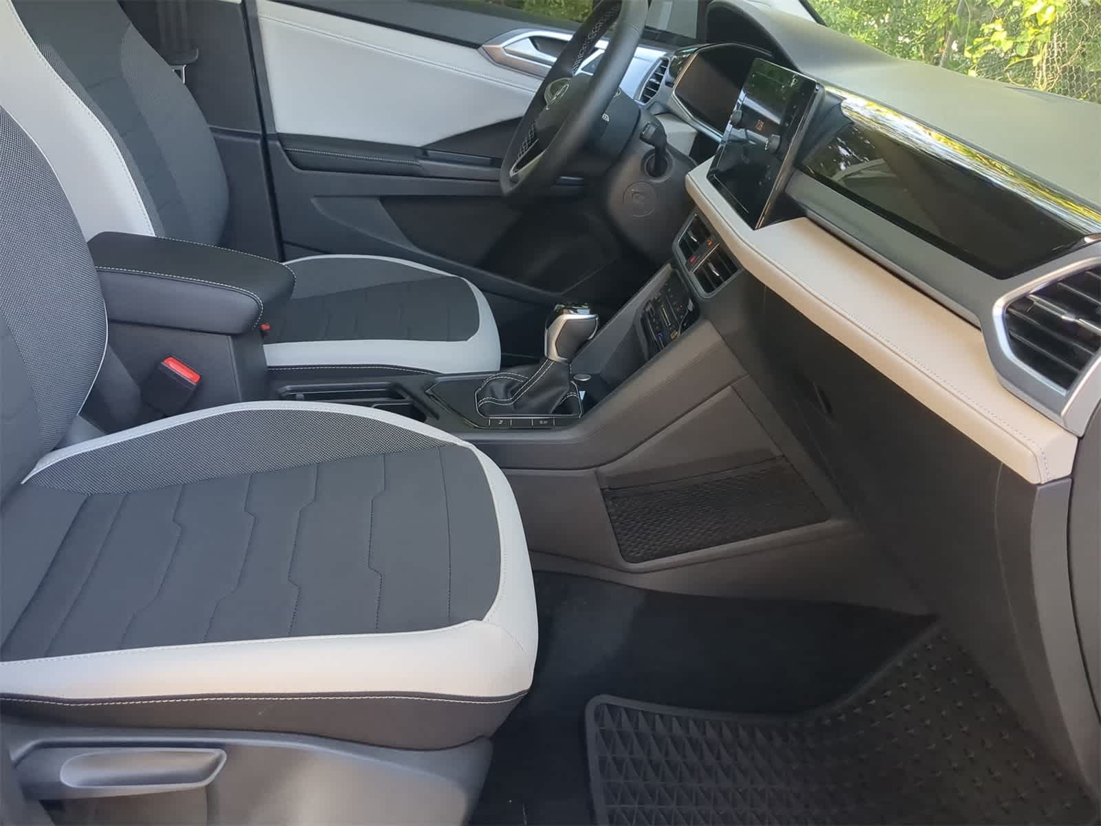 Thumbnail: 2025 Volkswagen Taos - 21