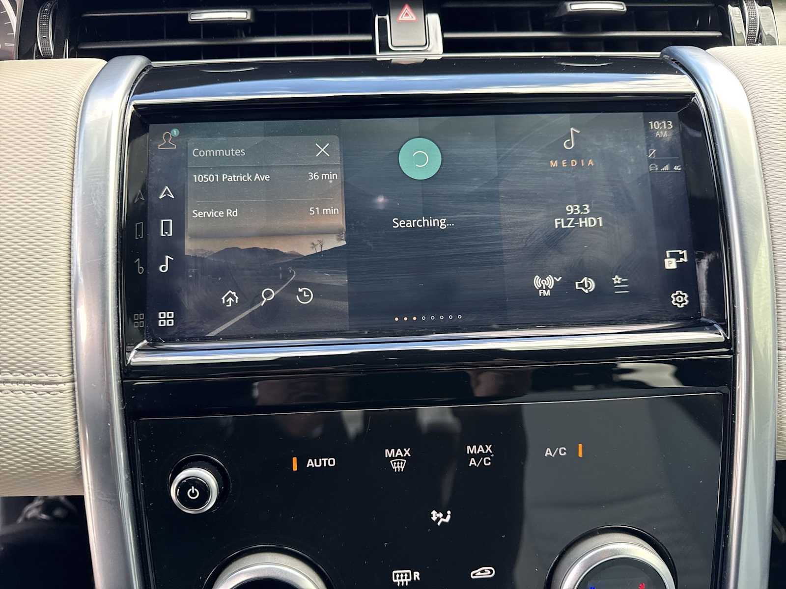 Thumbnail: 2022 Land Rover Discovery Sport - 26