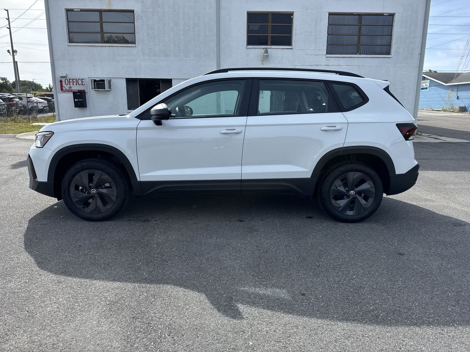 Thumbnail: 2026 Volkswagen Taos - 3