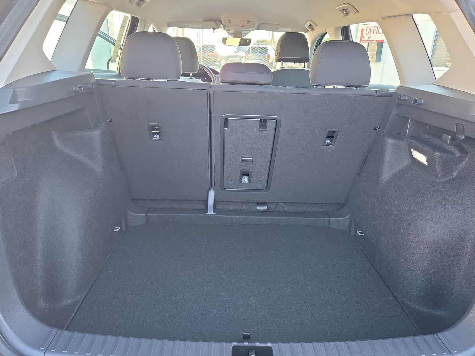 Thumbnail: 2025 Volkswagen Taos - 31