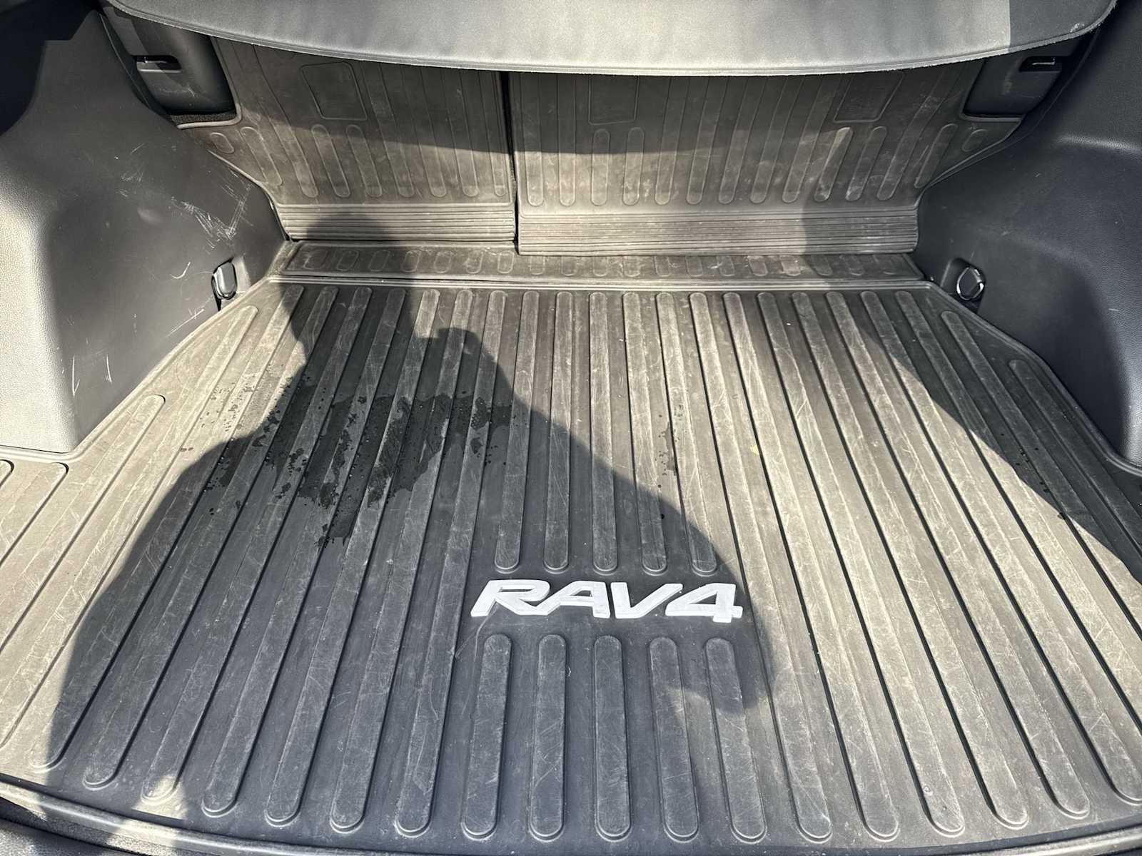 Thumbnail: 2022 Toyota RAV4 - 31