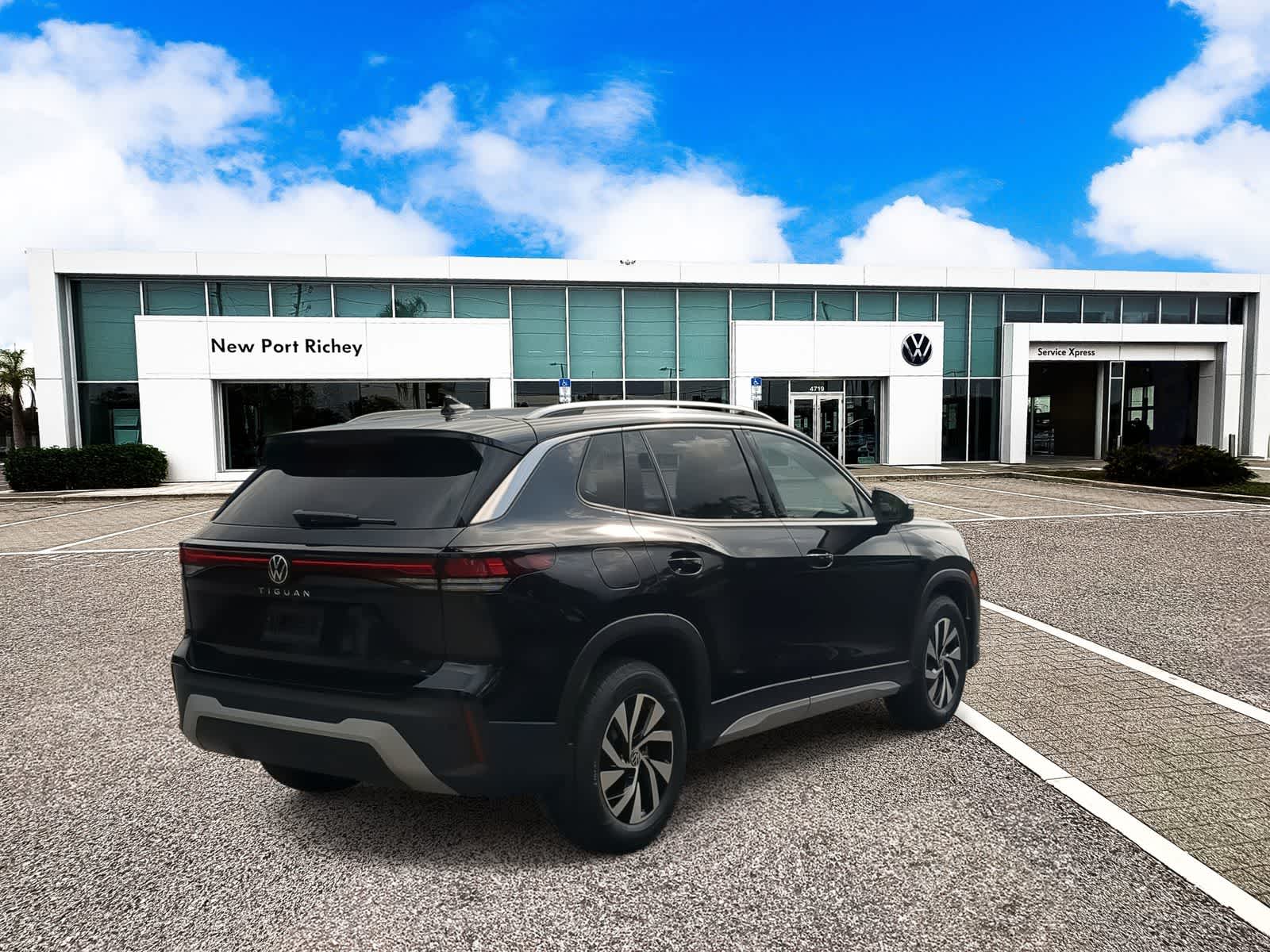 Thumbnail: 2025 Volkswagen Tiguan - 8
