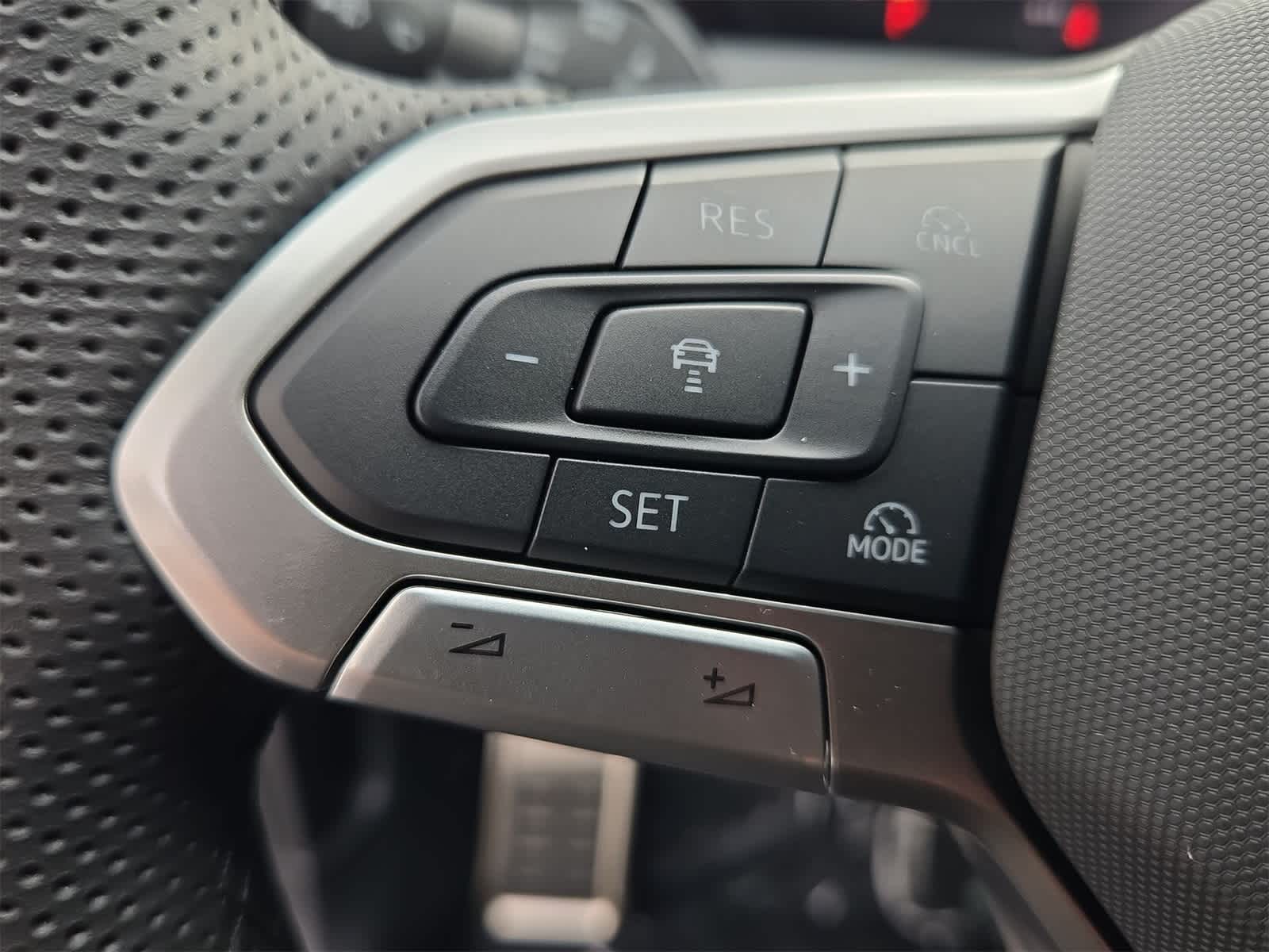 Thumbnail: 2025 Volkswagen Tiguan - 26