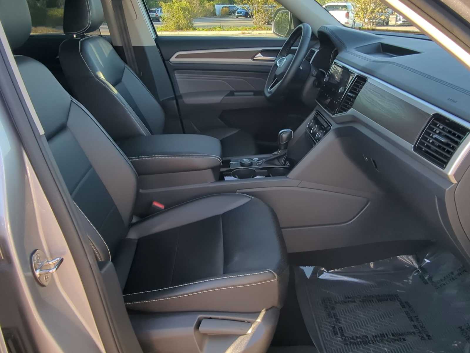 Thumbnail: 2022 Volkswagen Atlas - 22