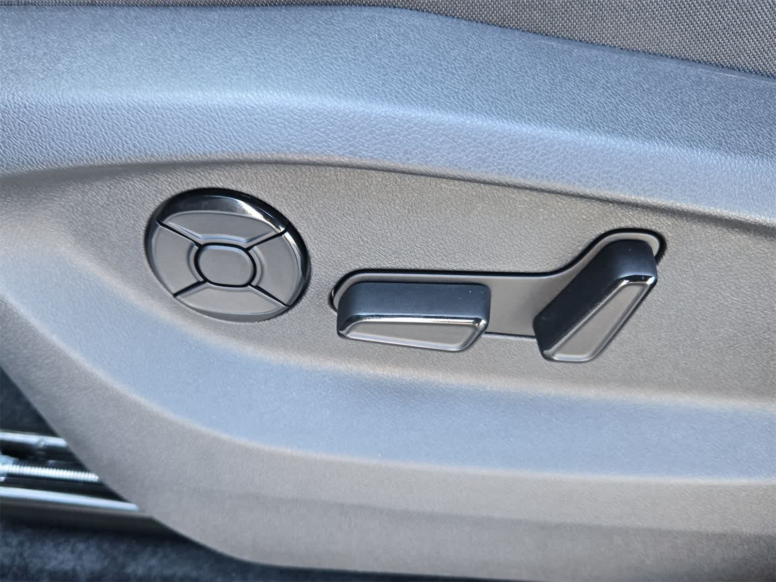 Thumbnail: 2025 Volkswagen Tiguan - 18