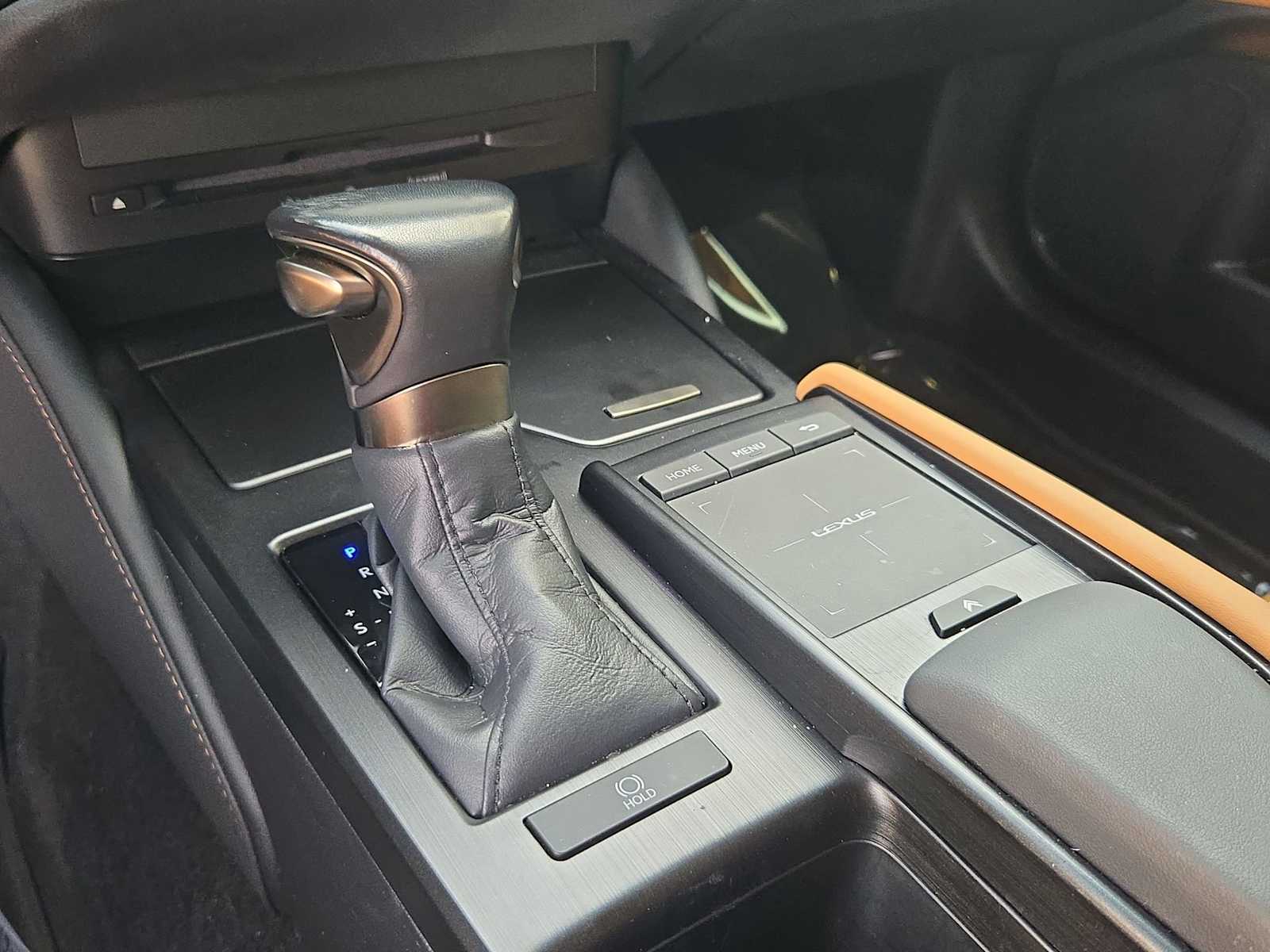 Thumbnail: 2022 Lexus ES - 32