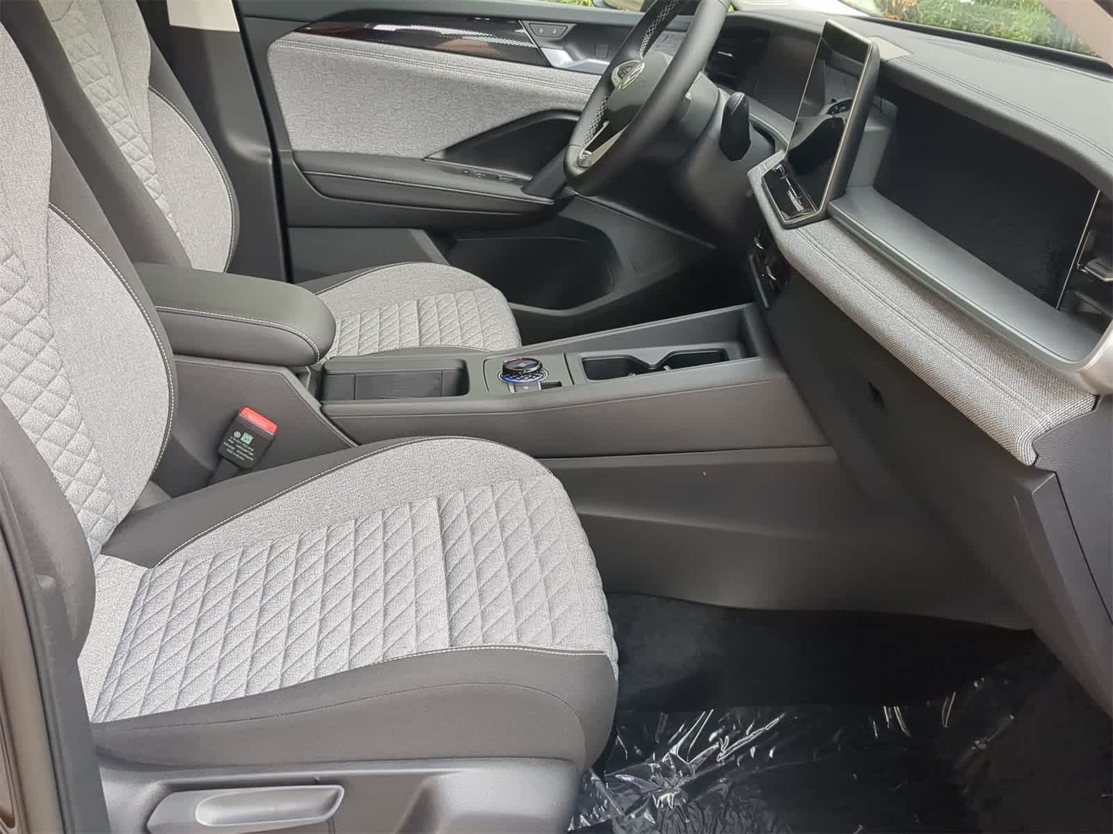 Thumbnail: 2025 Volkswagen Tiguan - 19