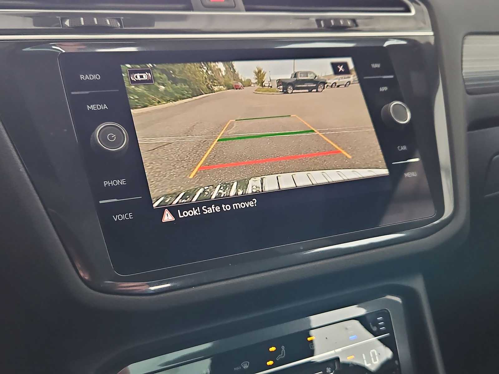 Thumbnail: 2024 Volkswagen Tiguan - 32