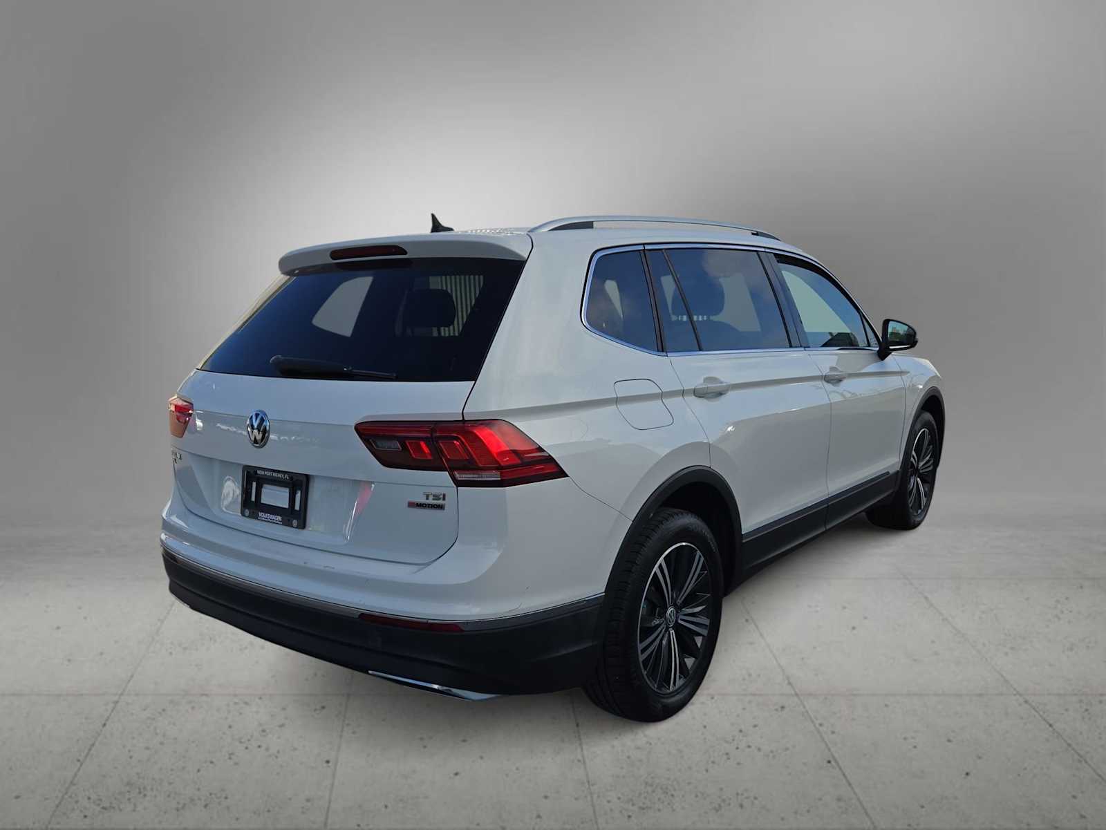 Thumbnail: 2018 Volkswagen Tiguan - 8