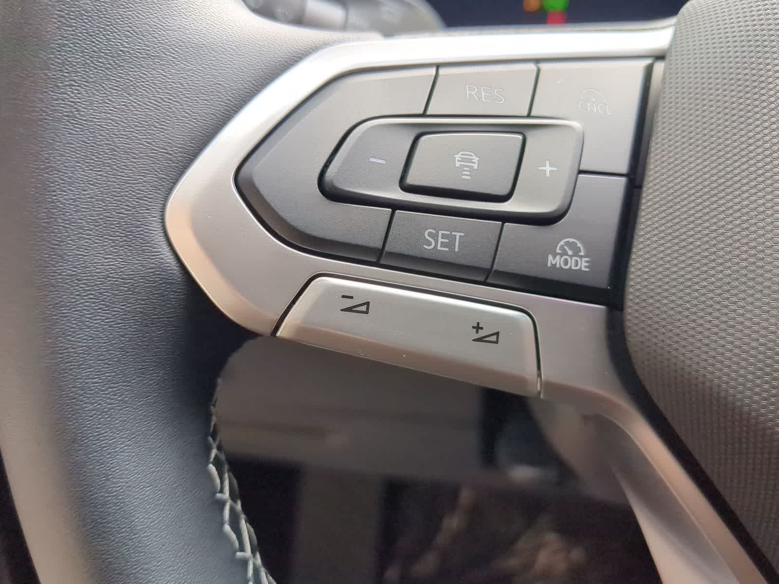 Thumbnail: 2025 Volkswagen Tiguan - 21