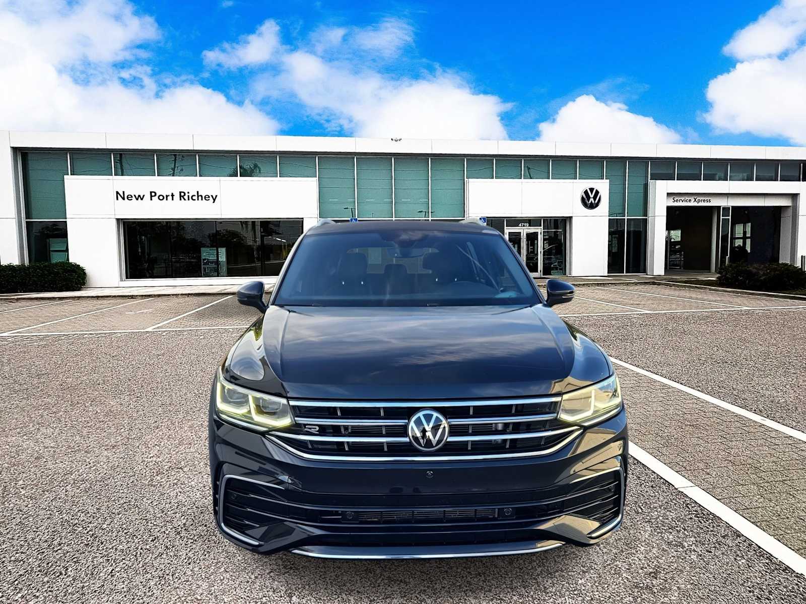 Thumbnail: 2023 Volkswagen Tiguan - 3