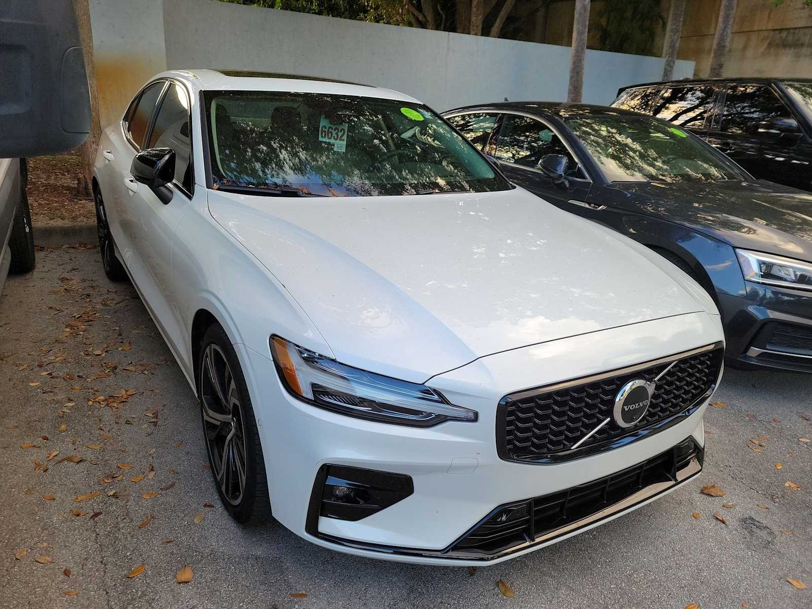 Thumbnail: 2023 Volvo S60 - 9