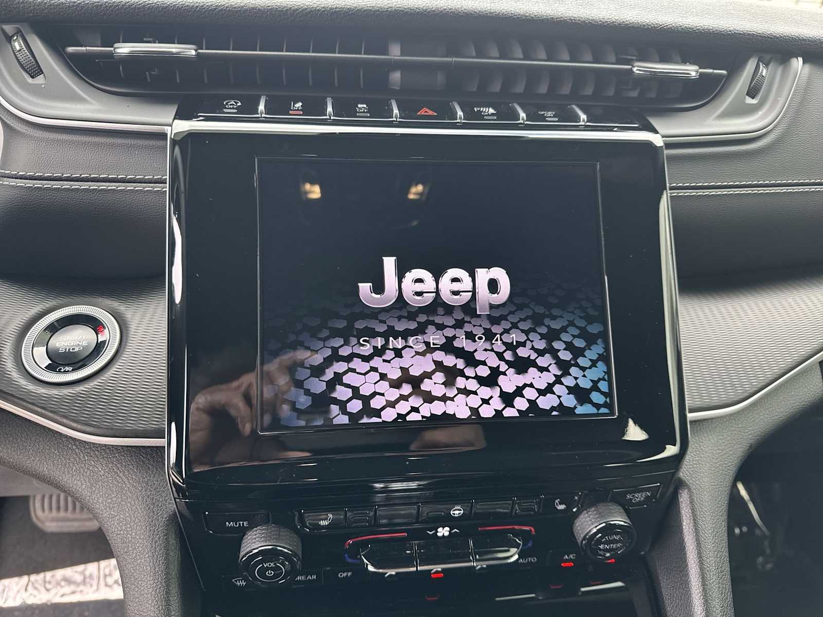 Thumbnail: 2024 Jeep Grand Cherokee - 26