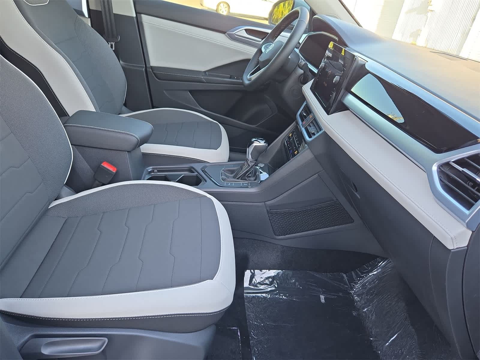 Thumbnail: 2025 Volkswagen Taos - 21