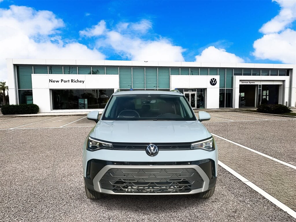 New 2025 Volkswagen Taos 1.5T SE SUV