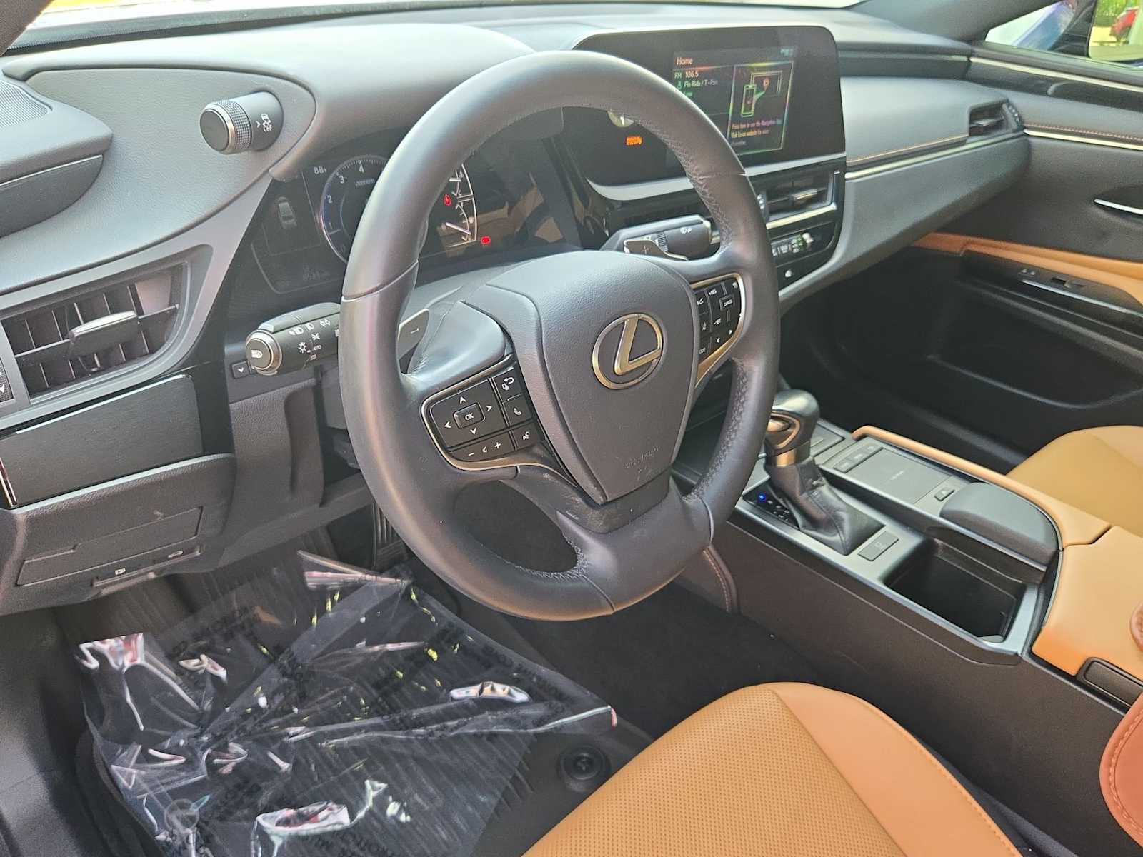 Thumbnail: 2022 Lexus ES - 10