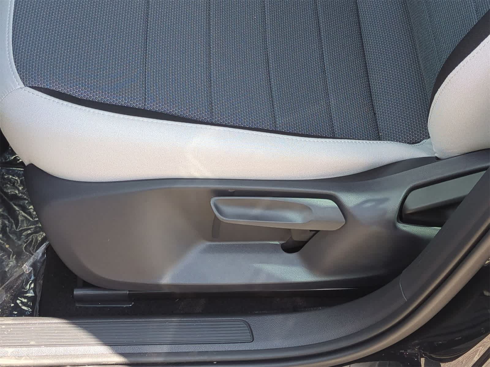 Thumbnail: 2025 Volkswagen Taos - 18