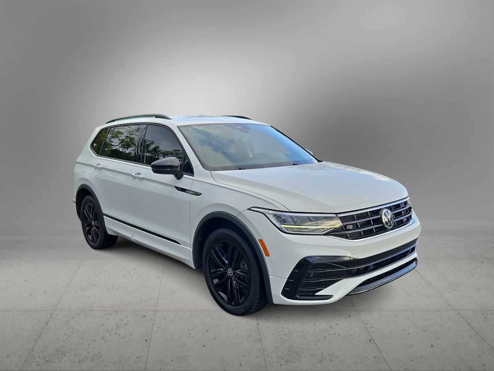 Thumbnail: 2022 Volkswagen Tiguan - 2