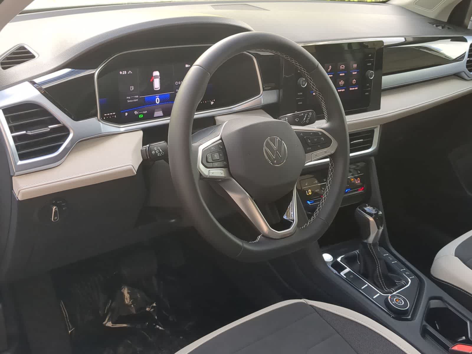 Thumbnail: 2025 Volkswagen Taos - 10