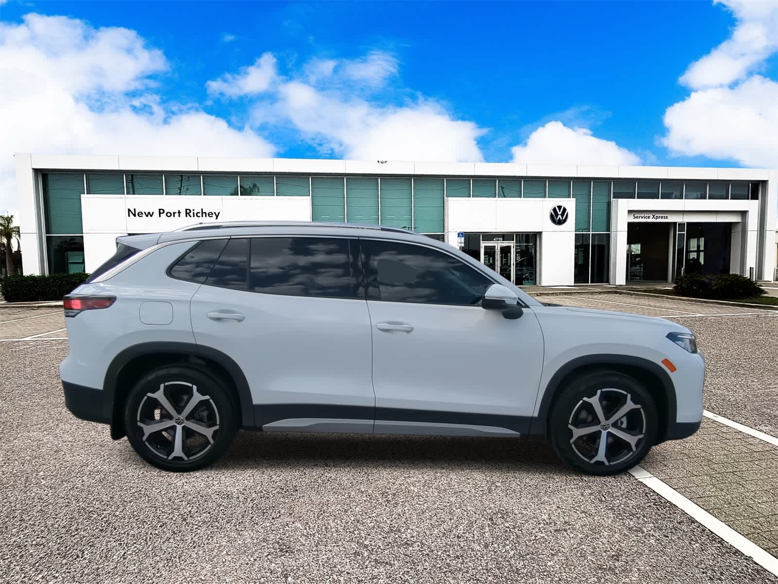 Thumbnail: 2025 Volkswagen Tiguan - 9