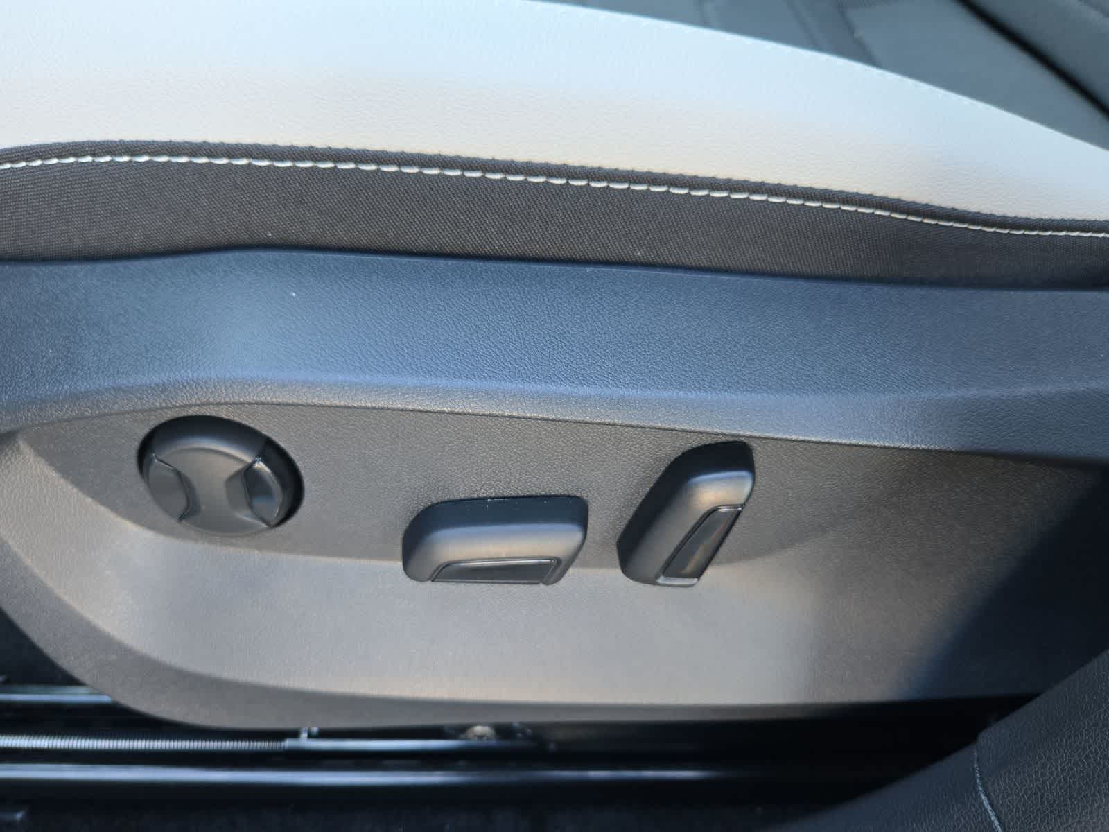 Thumbnail: 2025 Volkswagen Taos - 18