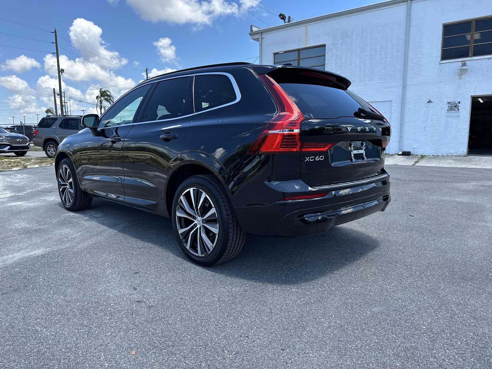 Thumbnail: 2022 Volvo XC60 - 5