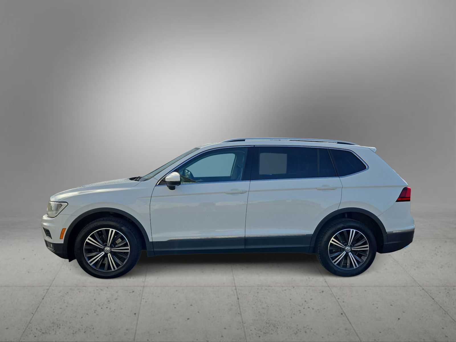 Thumbnail: 2018 Volkswagen Tiguan - 5