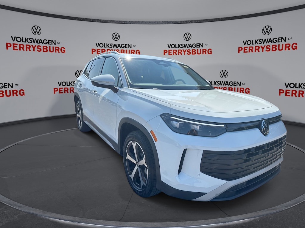 New 2025 Volkswagen Tiguan SE AWD w/ Panoramic Sunroof Package SUV