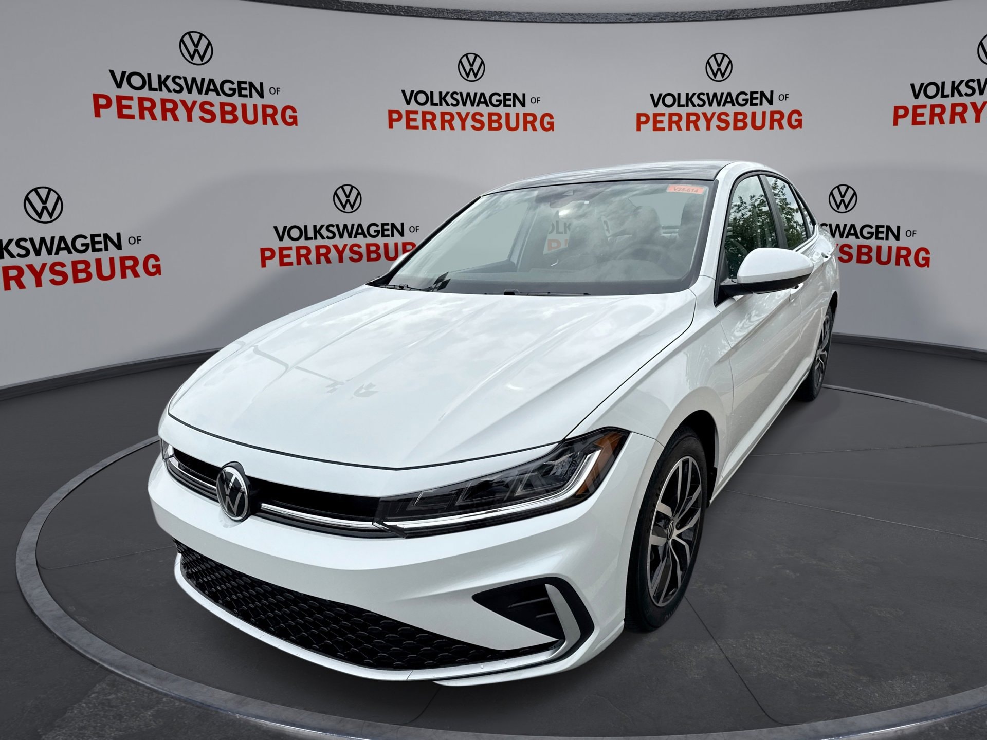 2025 Volkswagen Jetta SE's photo