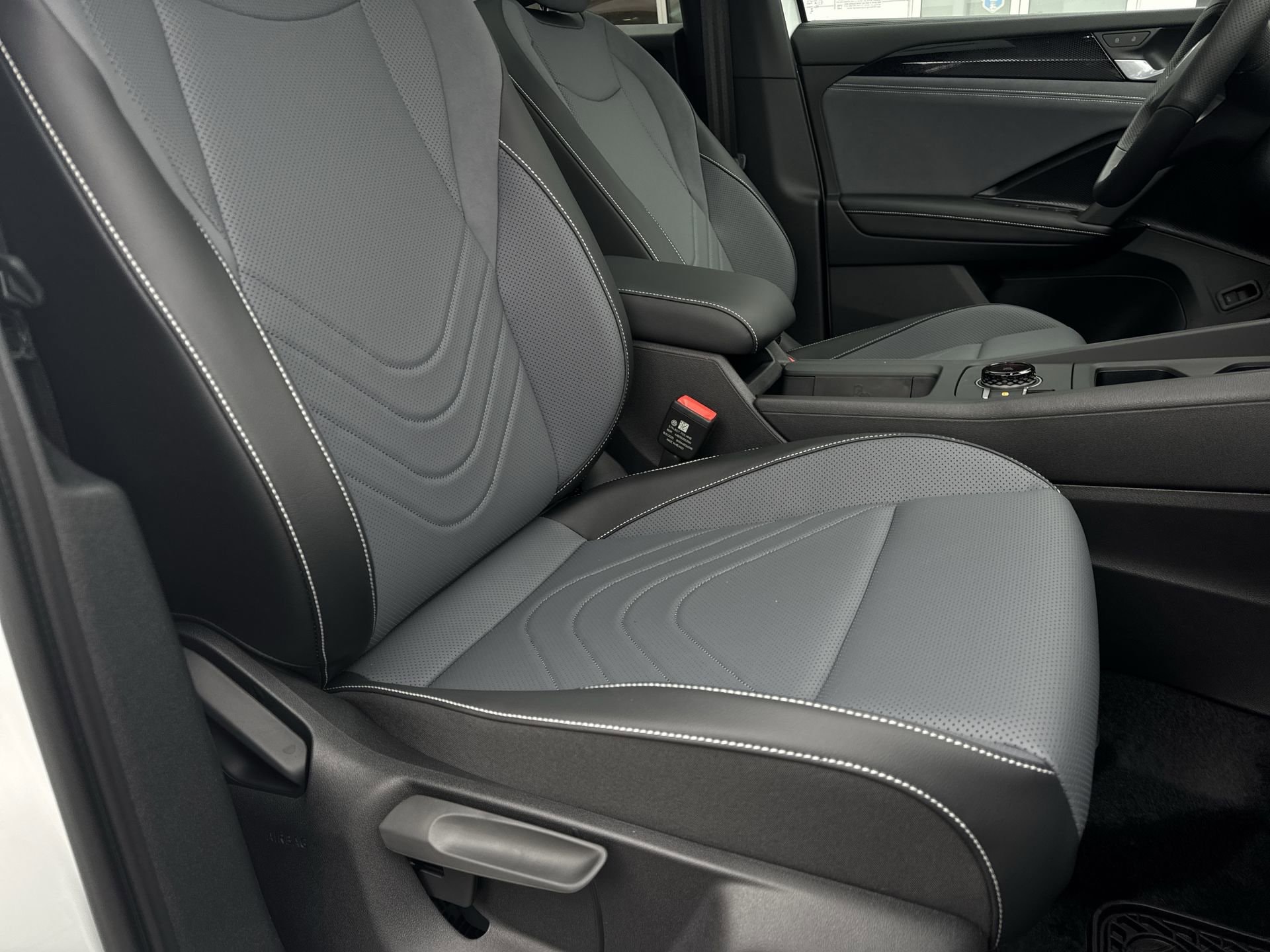 2026 Volkswagen Tiguan SE R-LINE BLACK - Photo 29