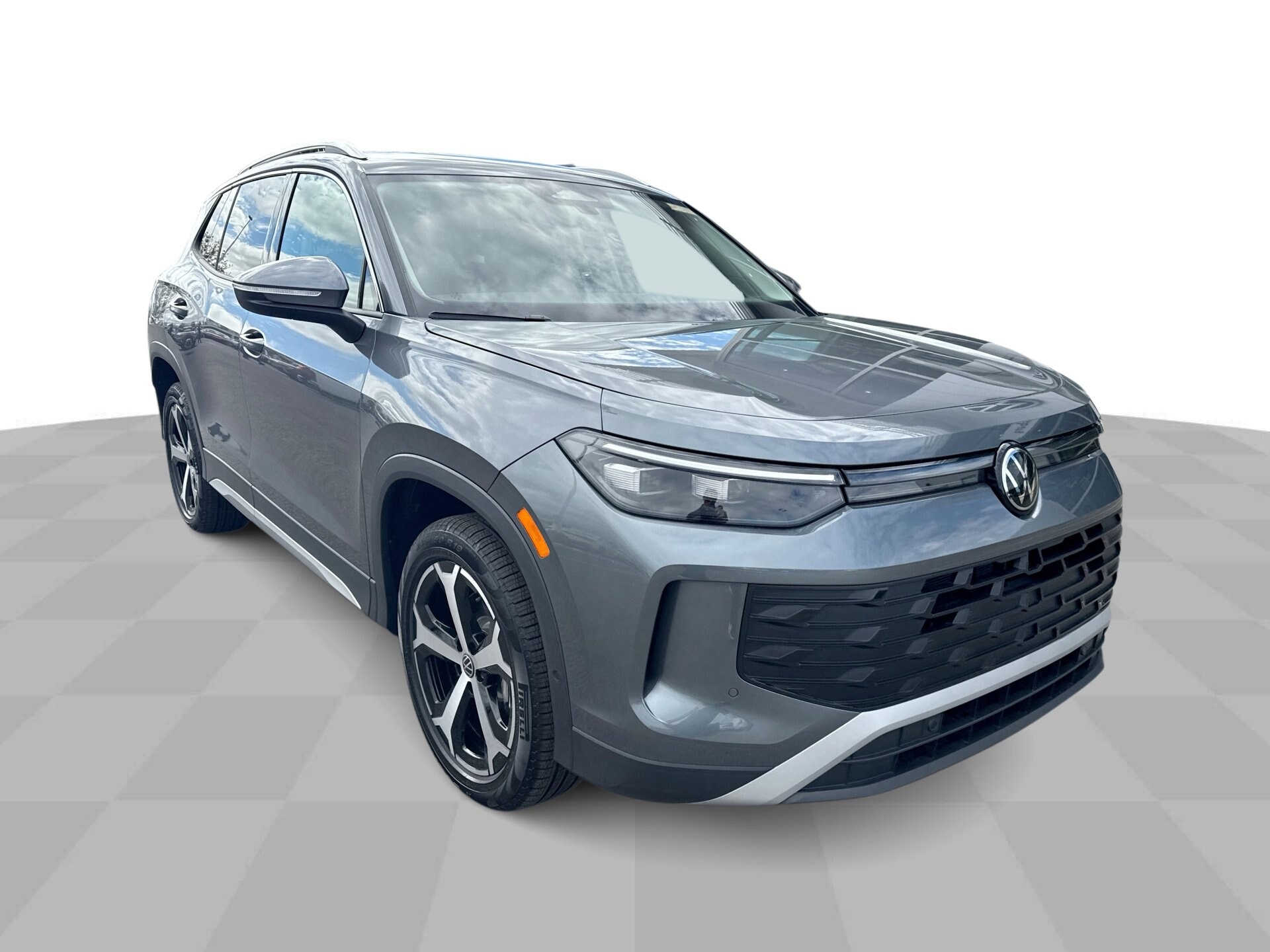 2025 Volkswagen Tiguan SE photo 2