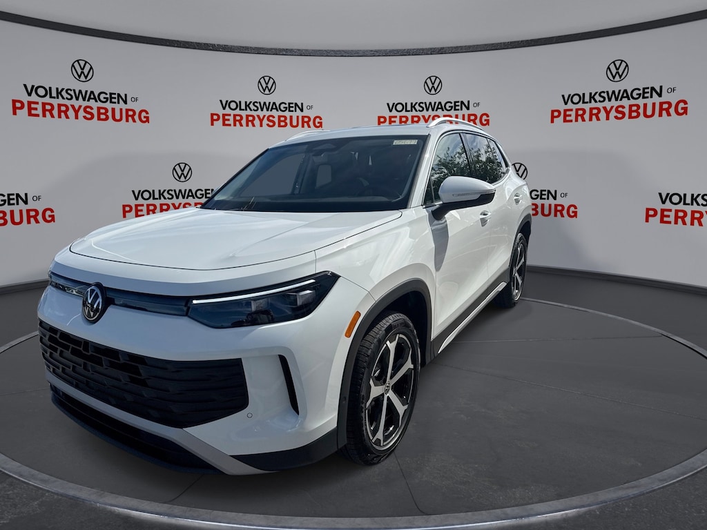 New 2025 Volkswagen Tiguan SE AWD w/ Panoramic Sunroof Package SUV