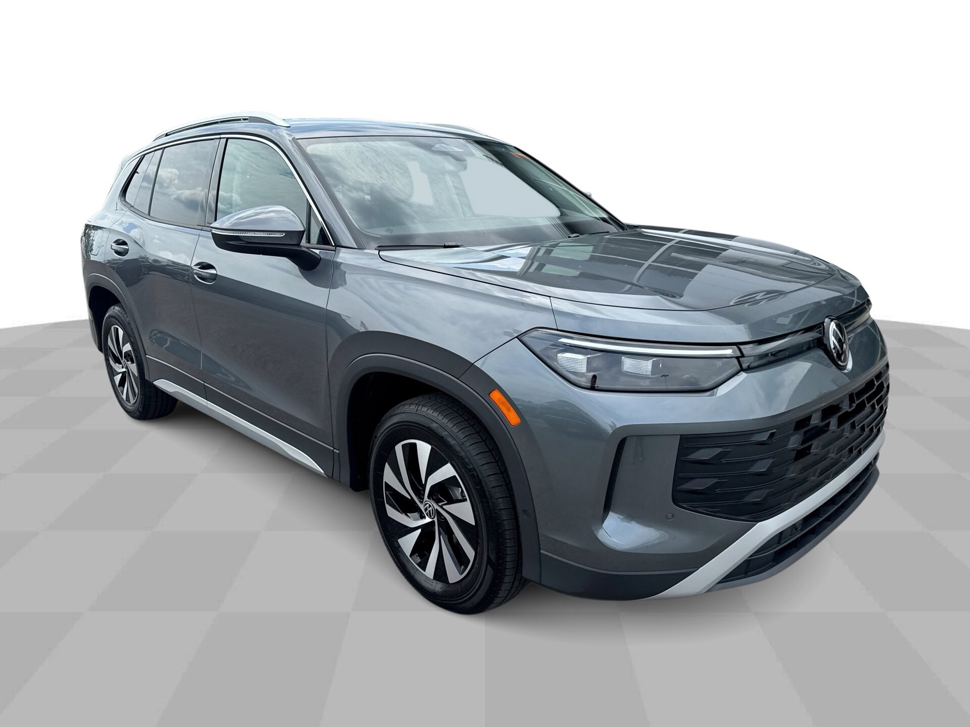 2025 Volkswagen Tiguan S photo 2