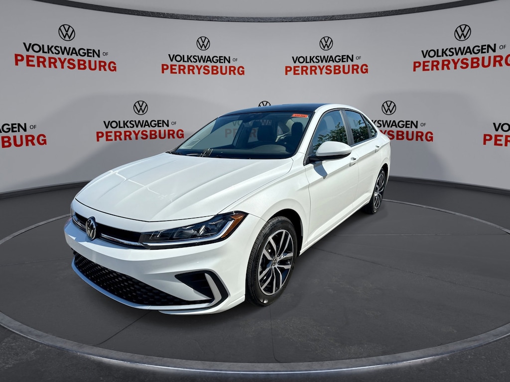 New 2025 Volkswagen Jetta SE Auto w/ Sunroof Package Sedan