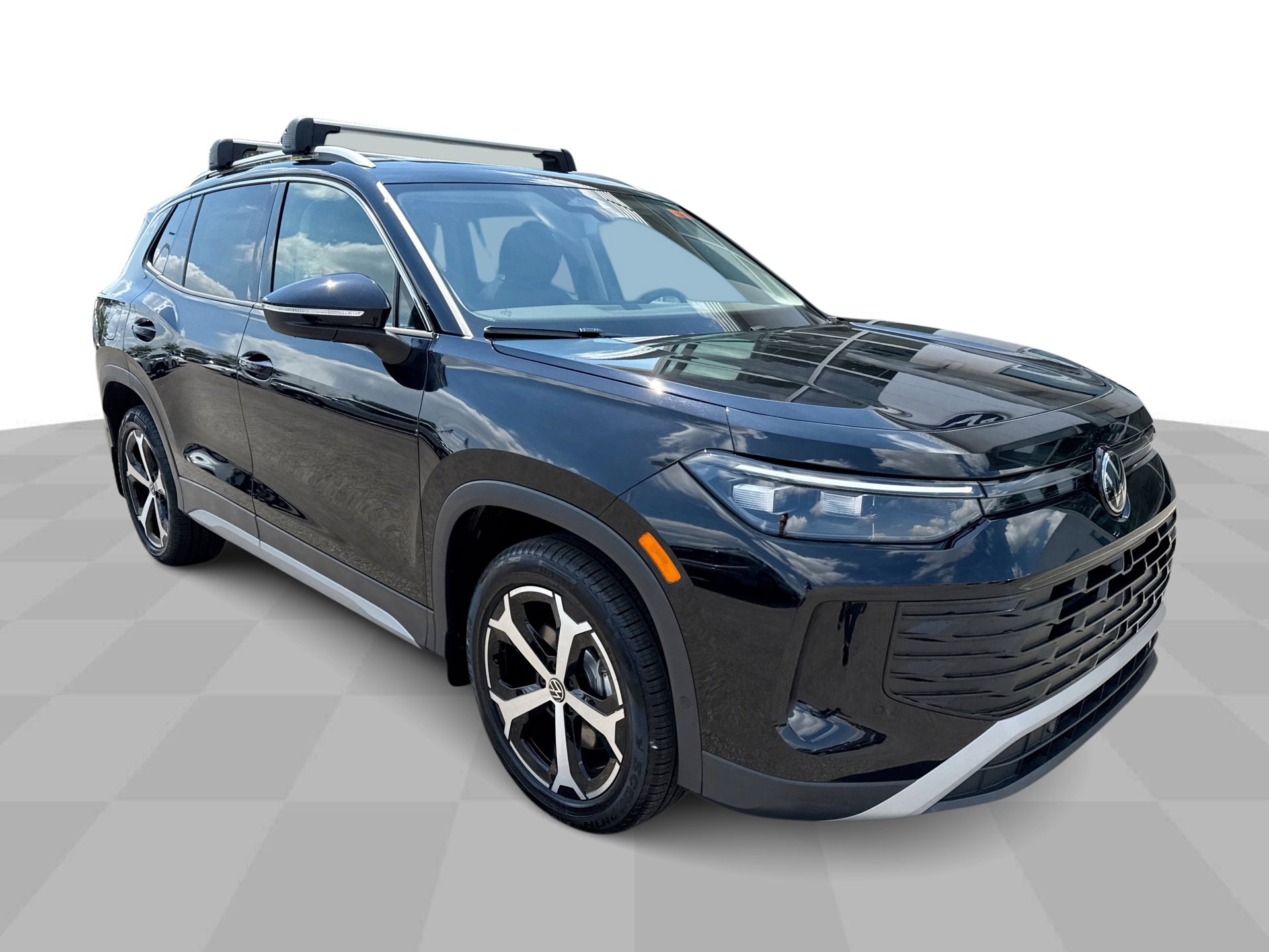 2025 Volkswagen Tiguan SE photo 2