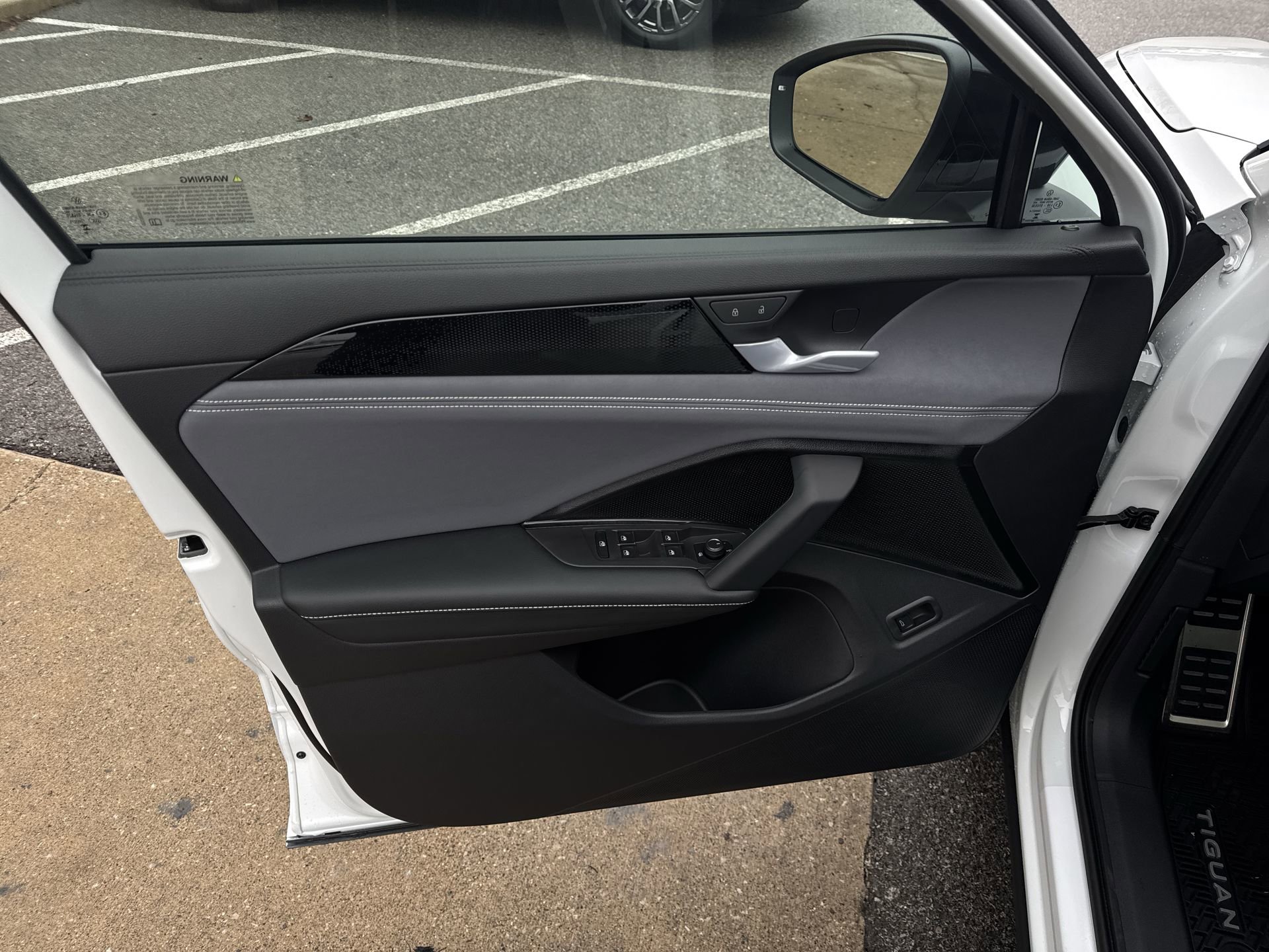 2026 Volkswagen Tiguan SE R-LINE BLACK - Photo 23
