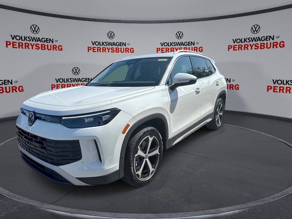 New 2025 Volkswagen Tiguan SE AWD w/ Panoramic Sunroof Package SUV