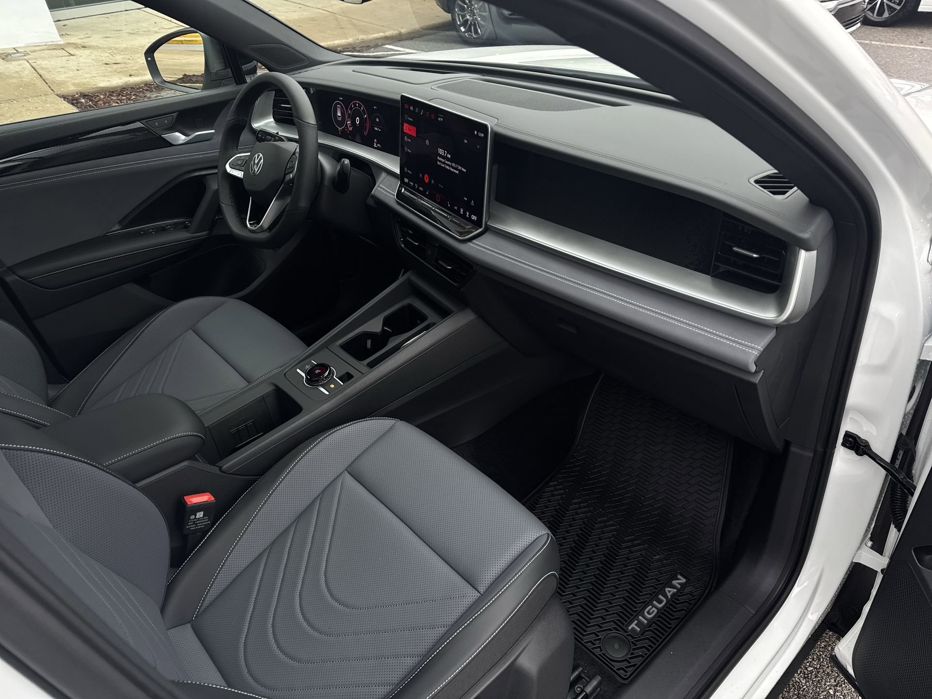 2026 Volkswagen Tiguan SE R-LINE BLACK - Photo 30