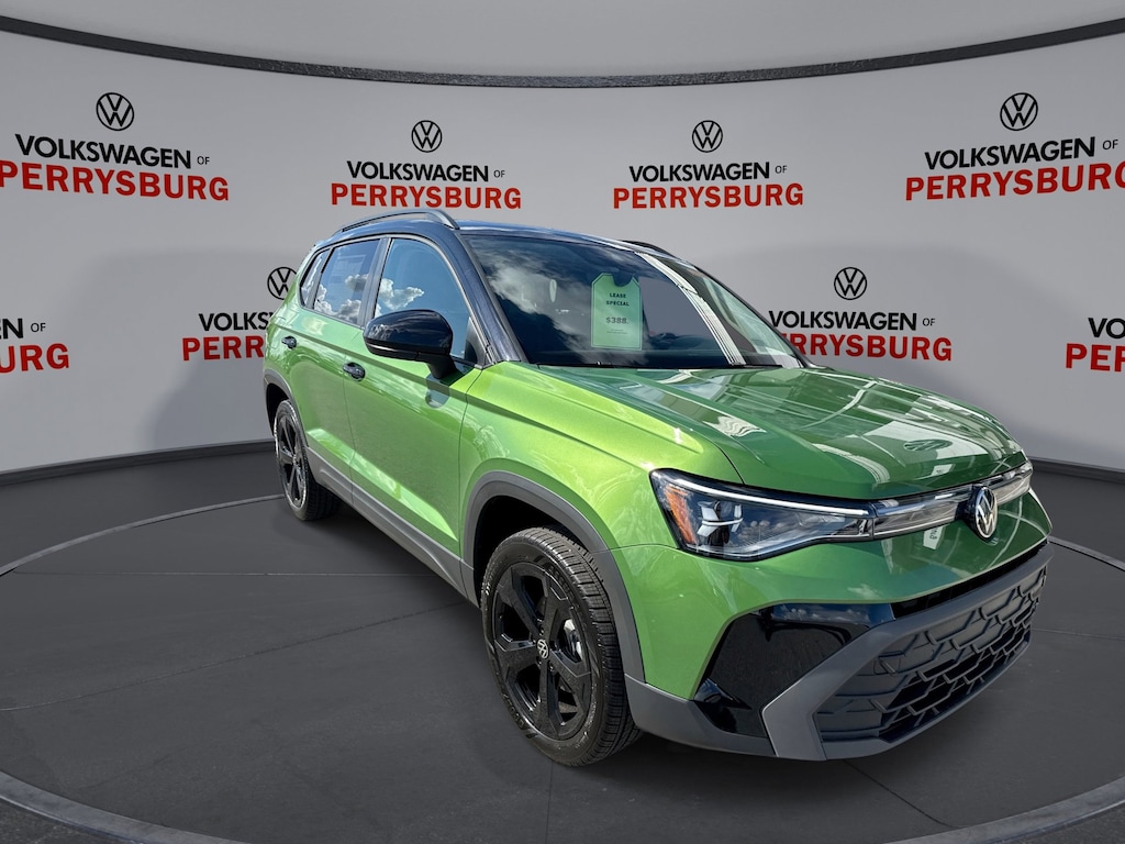 New 2025 Volkswagen Taos SE Black AWD SUV