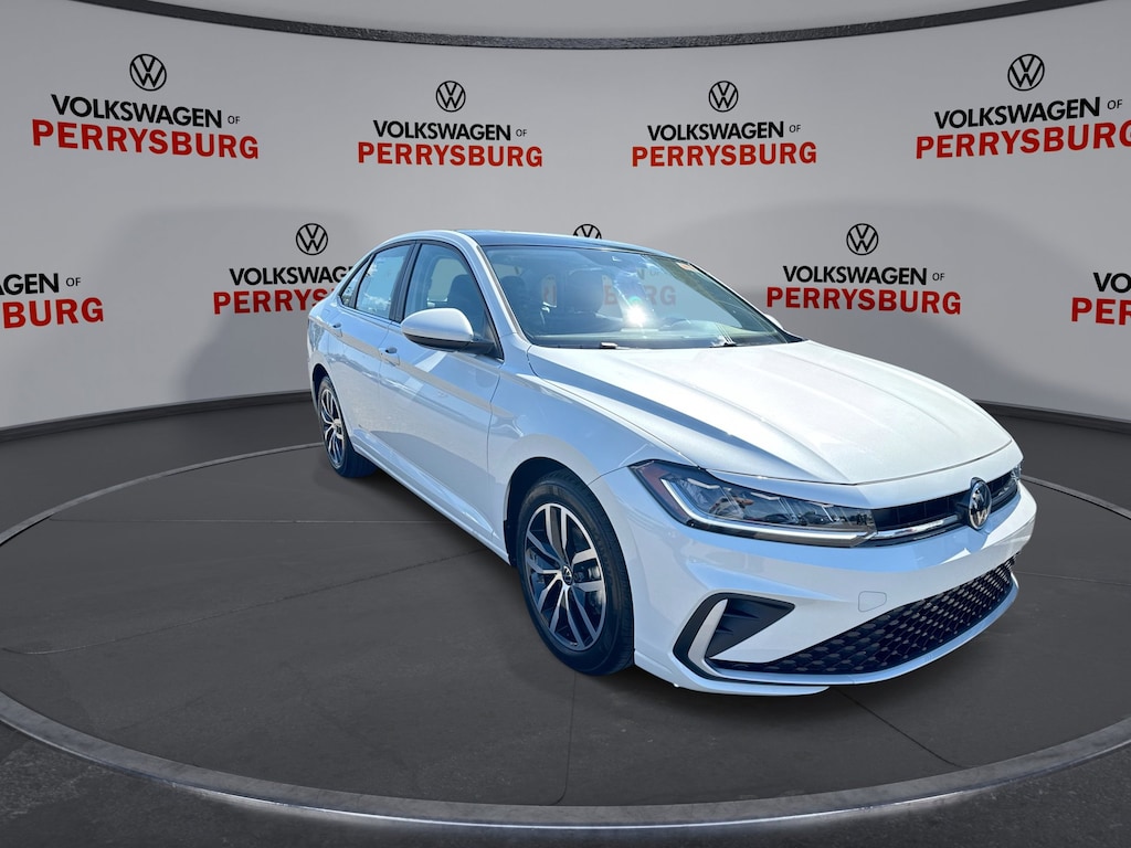 New 2025 Volkswagen Jetta SE Auto w/ Sunroof Package Sedan