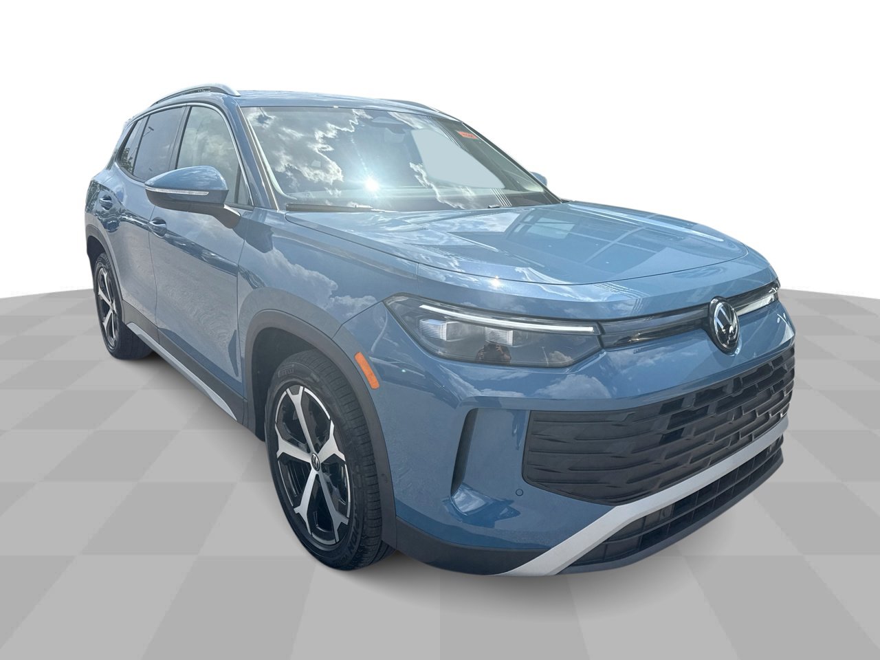 2025 Volkswagen Tiguan SE photo 2