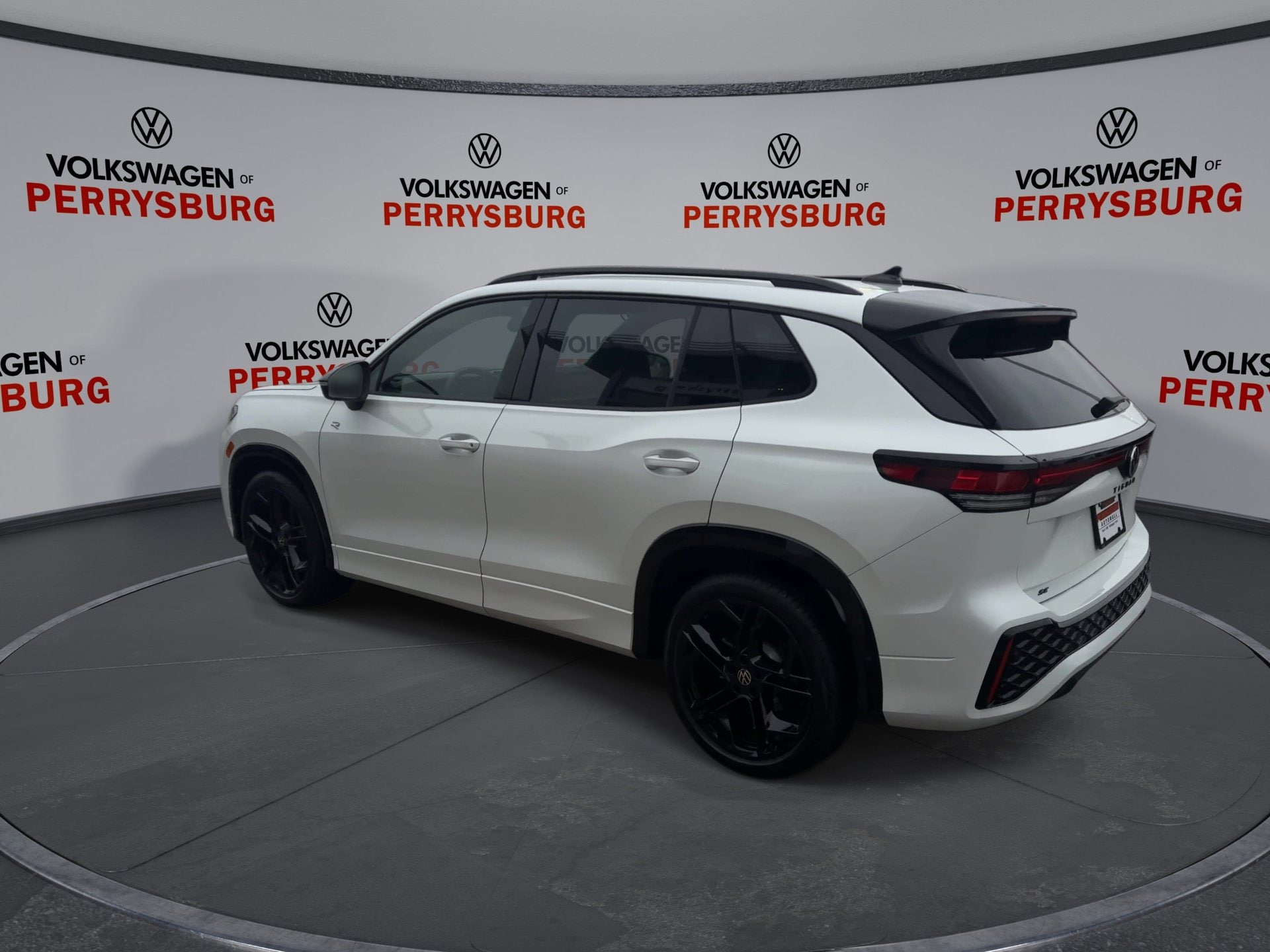 2026 Volkswagen Tiguan SE R-LINE BLACK - Photo 6