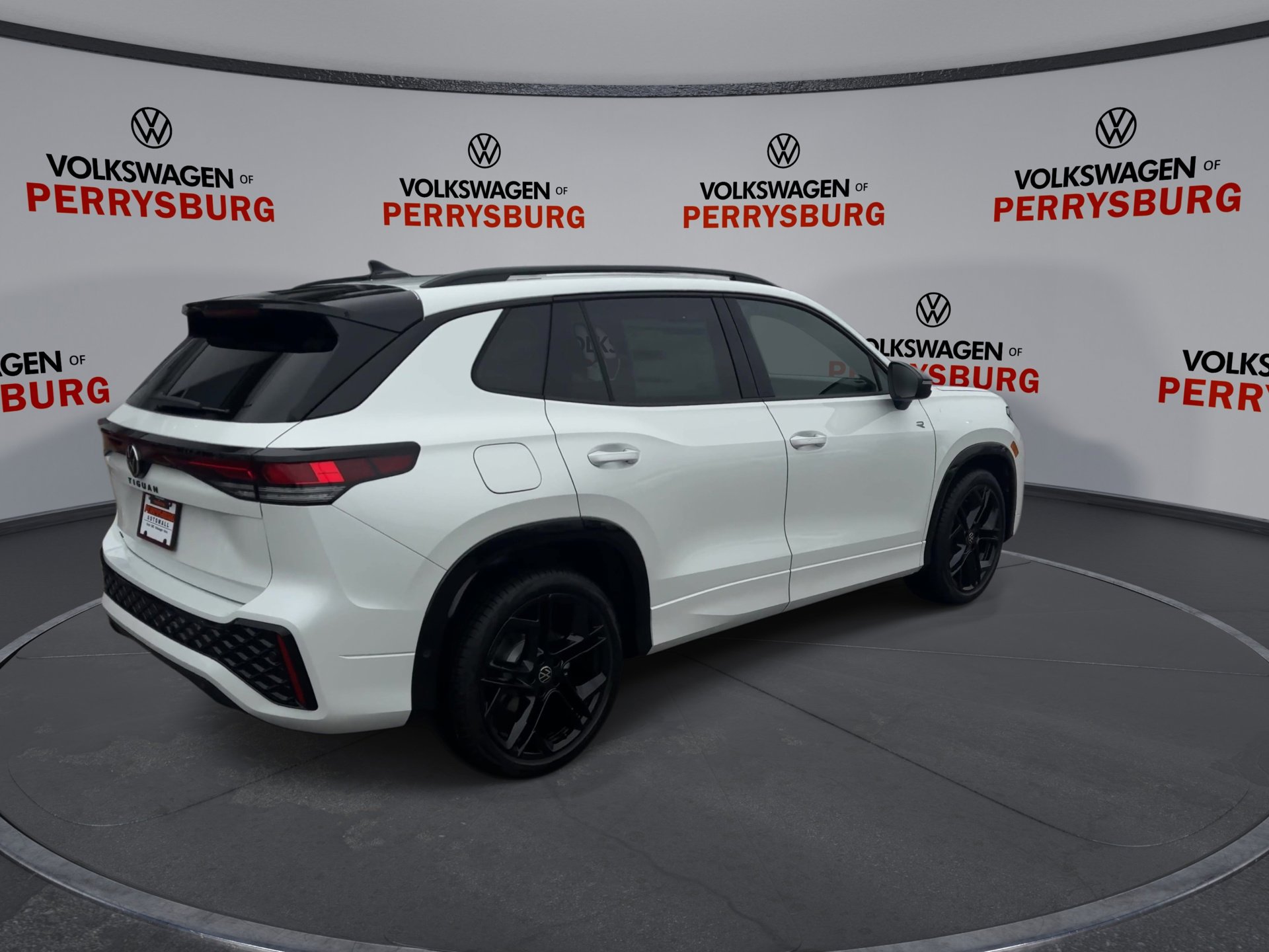 2026 Volkswagen Tiguan SE R-LINE BLACK - Photo 8
