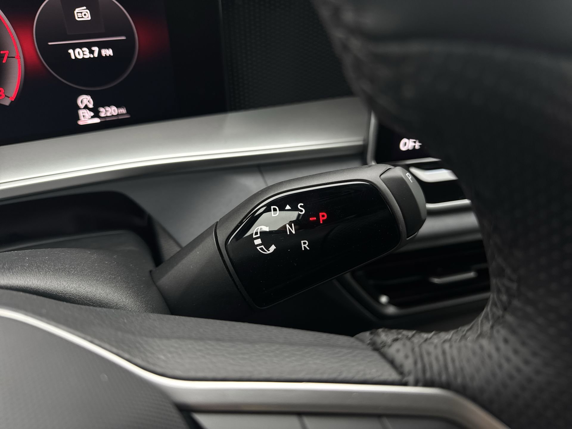 2026 Volkswagen Tiguan SE R-LINE BLACK - Photo 16